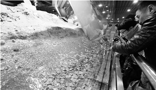 雷峰塔遺址游客一年“打賞”2萬原因不外乎祈福